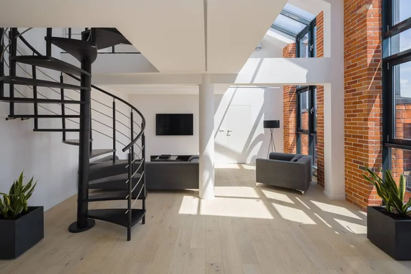 Appartamento Stile Loft Con Mattoni Rossi Sulla Parete Moderne Scale — Foto Stock