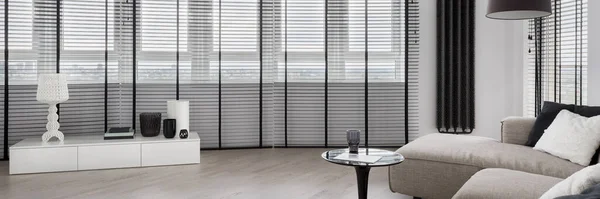 Panorama Elegant Living Room Window Wall Black Window Blinds Stylish — Stock Photo, Image