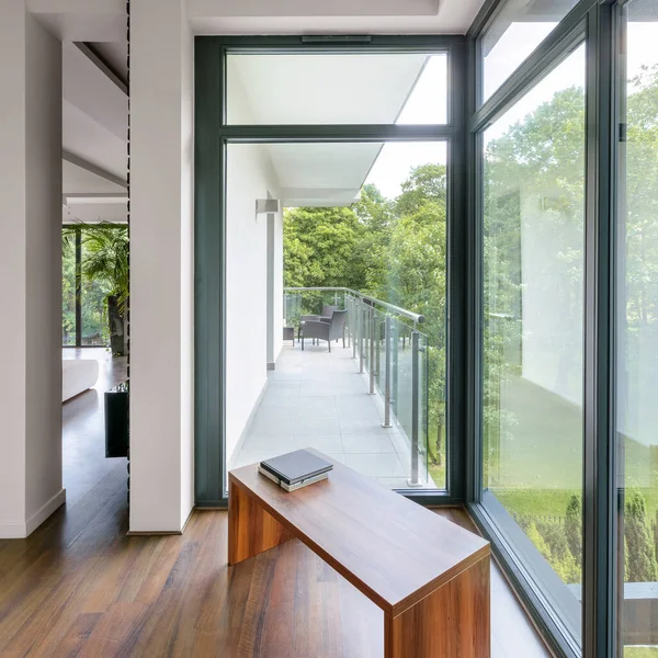 Modern Style Corridor Apartment Wooden Bench Balcony Door Big Windows — Stock Photo, Image