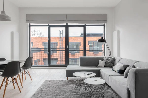 Luminoso Salón Comedor Con Grandes Ventanas Balcón Elegante Terraza — Foto de Stock