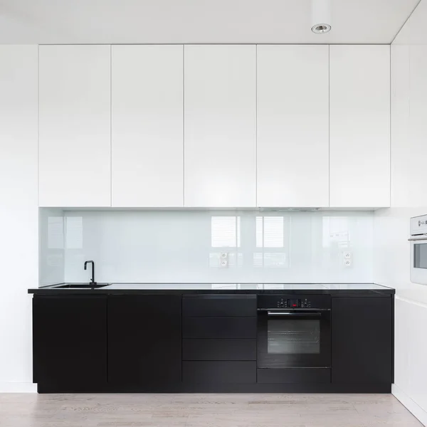 Elegante Sencillo Interior Cocina Con Armarios Cajones Inferiores Negros Armarios — Foto de Stock