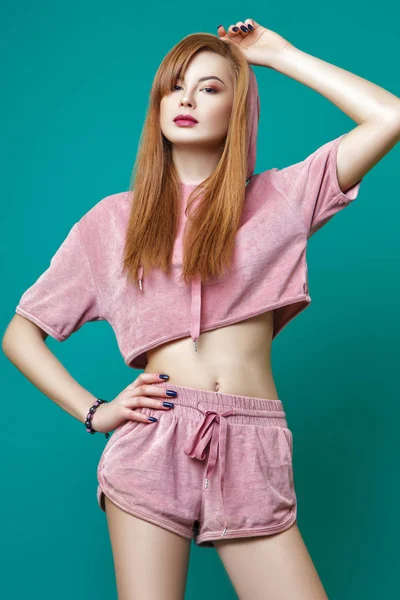 Ładna Młoda Dziewczyna Azji Rude Włosy Ubrany Różowe Spodenki Bluza — Zdjęcie stockowe