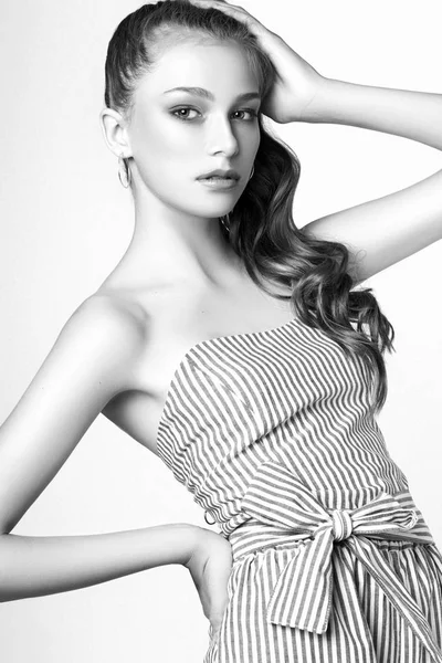 Teen girl posing in studio on white background. Black and white — Stock Photo, Image