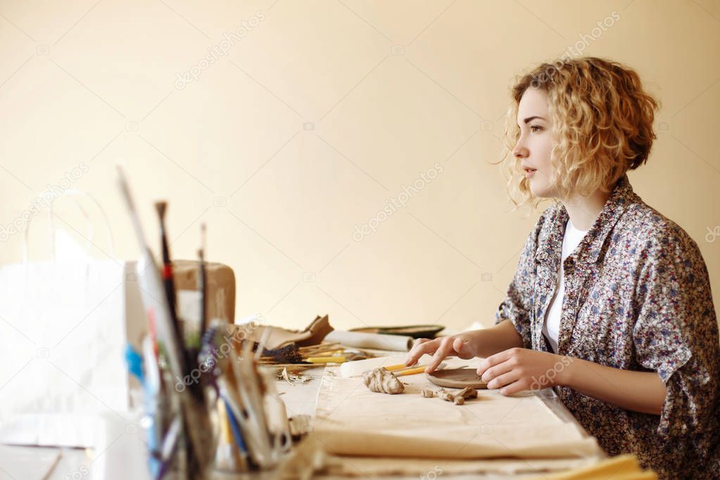 curly girl creates a plate