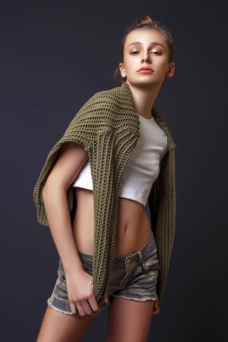 stüdyoda güzel genç kız