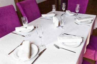 Bir kutlama için restoran masa ayarı