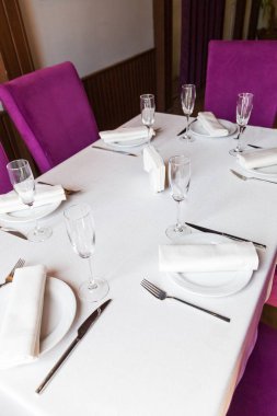 Bir kutlama için restoran masa ayarı