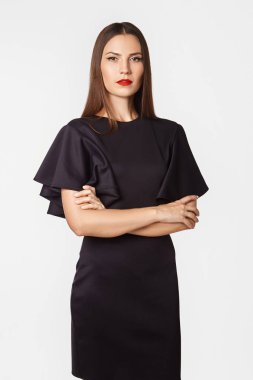 Beyaz bir arka plan üzerinde stüdyoda bir iş tarzında Çekici esmer