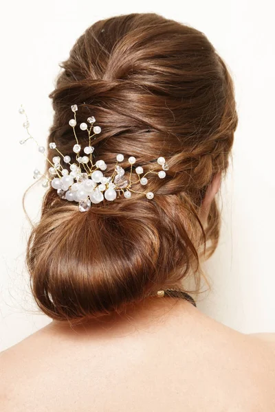 Penteado feminino, vista traseira — Fotografia de Stock