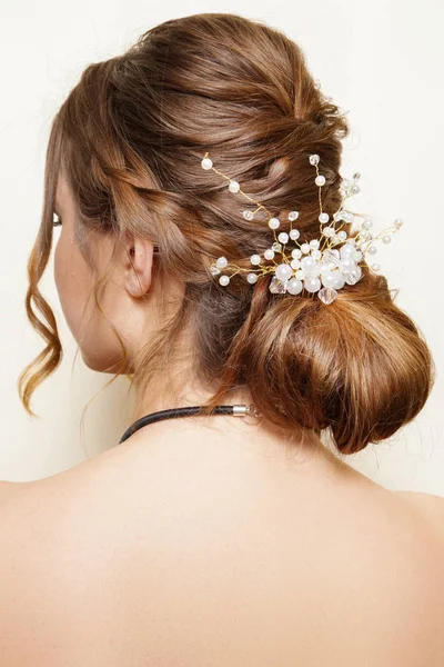 Penteado feminino, vista traseira — Fotografia de Stock