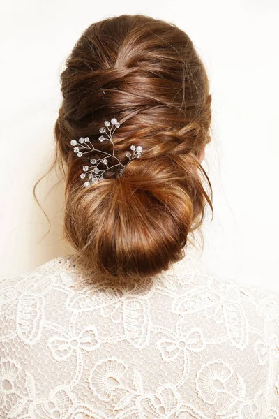 Penteado feminino, vista traseira — Fotografia de Stock