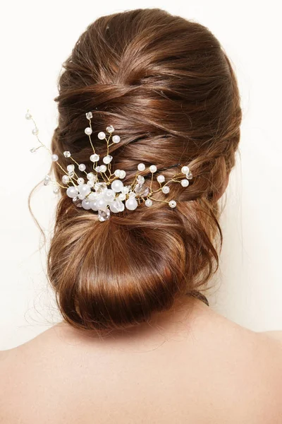 Penteado feminino, vista traseira — Fotografia de Stock