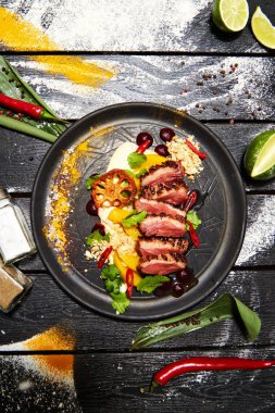 Kızarmış ördek salatası