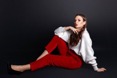 kız siyah bir zemin üzerine Studio