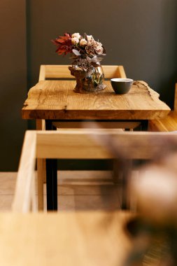 İç tarafta bir fincan espresso.