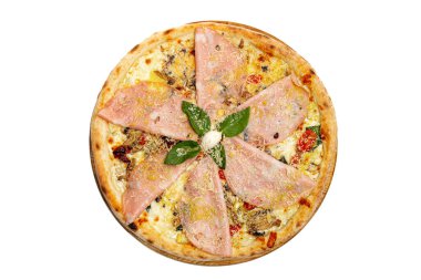 Beyaz arka planda et ve mozarella ile izole edilmiş pizza. Üst görünüm
