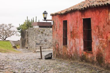 Arnavut kaldırımlı rustik sokak detay