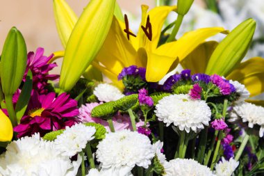 Karanfil ile Çiçek Centerpiece