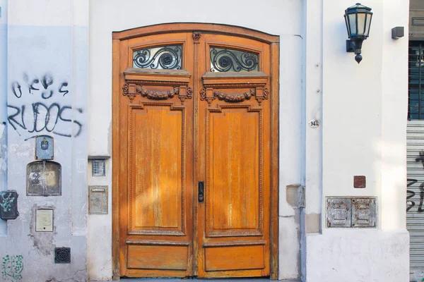 Винтажная Дверь Граффити — стоковое фото