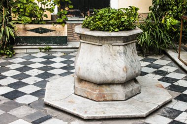 Antik Kuyu Patio Mimarisi