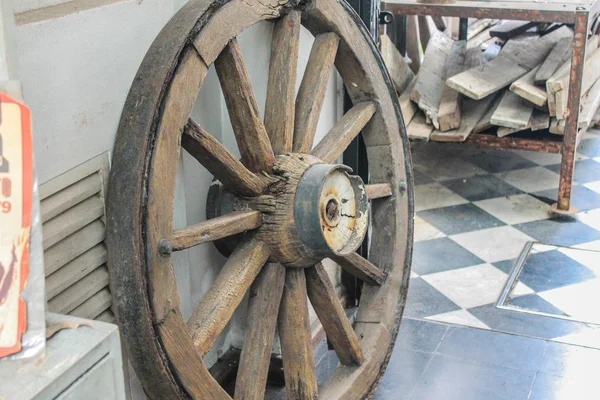 Vintage Wheel Rusty Retro — Stock Photo, Image