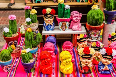 Tığ işi rakamlar Frida ve Buda