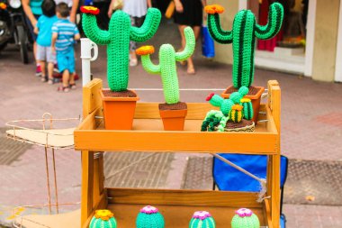 Tığ işi figürler, objeler oyuncaklar.