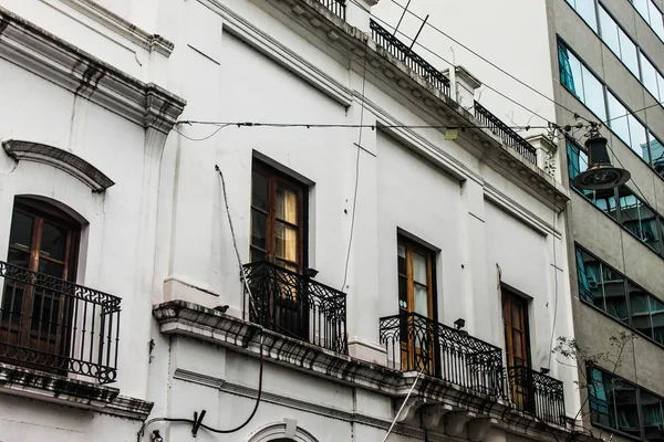 Vintage Edificio Fachada Ventanas —  Fotos de Stock