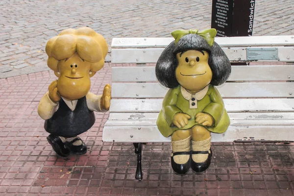 Mafalda Ayrıntılı Heykel Dışarıda