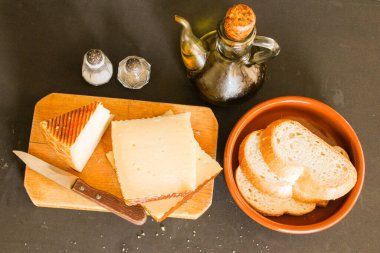 Zeytinyağı Aperitif ve Peynir