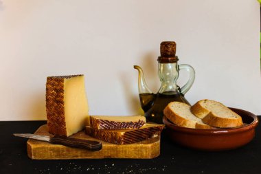 Zeytinyağı Aperitif ve Peynir