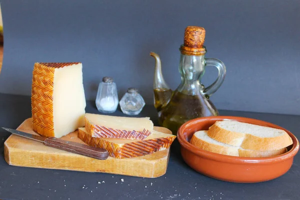 Zeytinyağı Aperitif ve Peynir