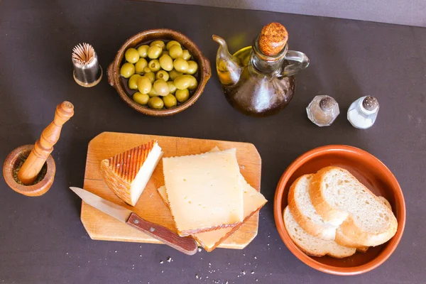 Zeytin Peynirli Ekmek Aperatif Koyu Gıda