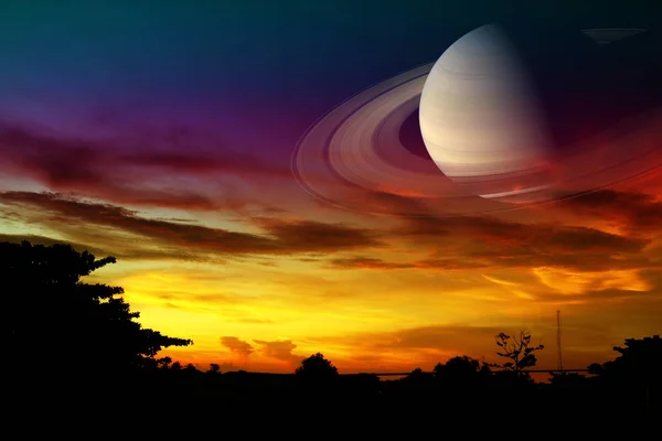 Saturne Retour Sur Ciel Nuageux Coucher Soleil Nuit Concept Saturne — Photo