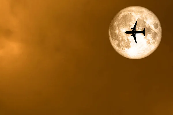 Bulan Darah Super Penuh Dan Pesawat Siluet Bulan Elemen Gambar — Stok Foto