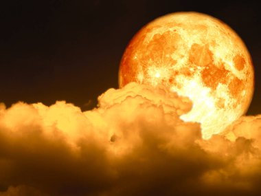 Tam kan ay ve gece gökyüzü, Nasa tarafından döşenmiş bu görüntü unsurları üzerinde ışık kırmızı yığın bulut