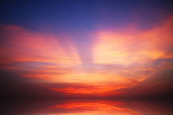 Weerspiegeling Van Zonsondergang Heap Wolk Zee Oppervlak — Stockfoto