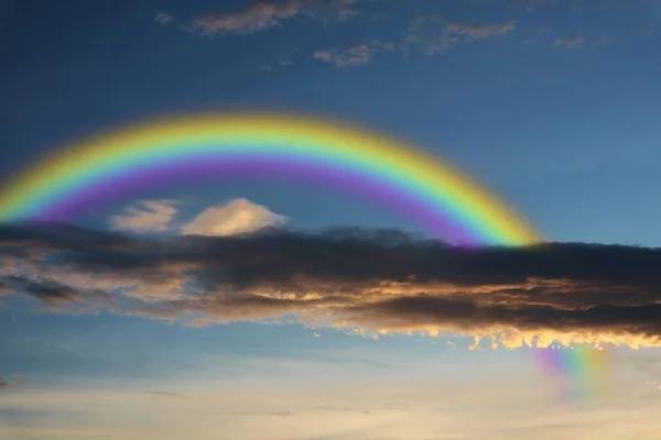 Arcobaleno Sul Tramonto Cielo Indietro Silhouette Nube — Foto Stock