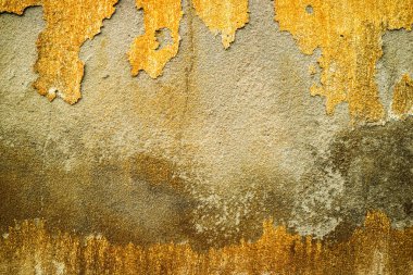 pas ve beton duvar yüzeyi erozyon yeraltı suyu tarafından zarar görmüş