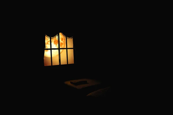 Cama Cuarto Oscuro Luz Luna Exterior Silueta Ventana Elementos Esta — Foto de Stock