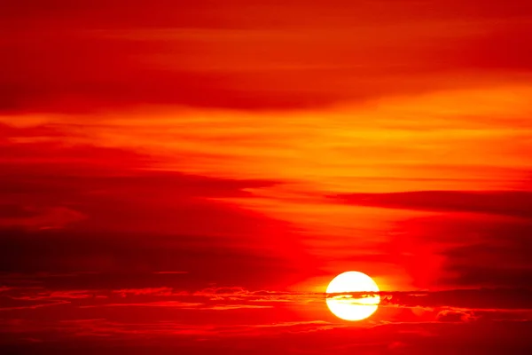 Última Luz Por Sol Céu Raio Alaranjado Nuvem Torno Sol — Fotografia de Stock