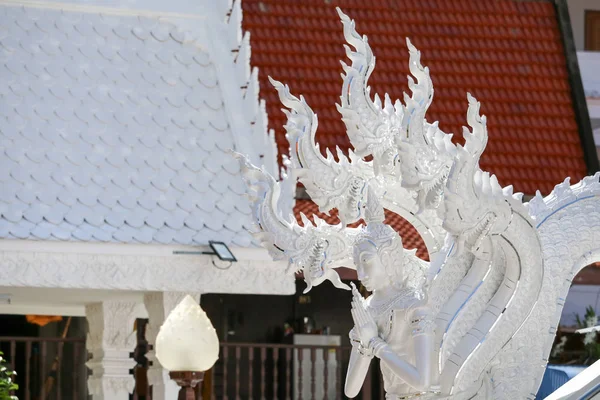 Arte Cultura Tailandesa Estuco Blanco Naga Decorado Por Techo Iglesia — Foto de Stock