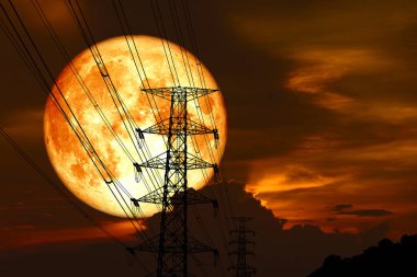 Süper kan ay sırt siluet elektrik elektrik direğinden ve gece kırmızı yığın bulut gökyüzü, Nasa tarafından döşenmiş bu görüntü unsurları üzerinde