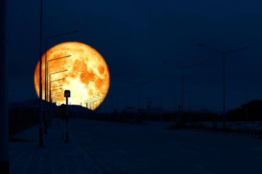 Süper kanlı ay geri siluet sanayi yol gece gökyüzü, Nasa tarafından döşenmiş bu görüntü unsurları üzerinde