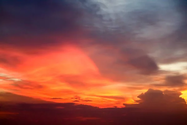 Вечное Огненное Облако Вечернее Небо Луч Последнего Света Заката — стоковое фото