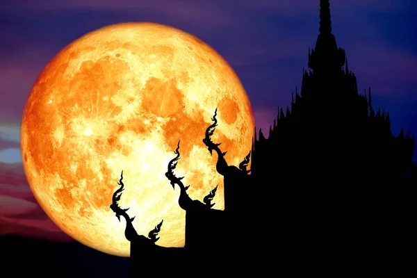 Szuper Blood Moon Vissza Silhouette Művészet Buddhista Templom Sunset Elemek — Stock Fotó