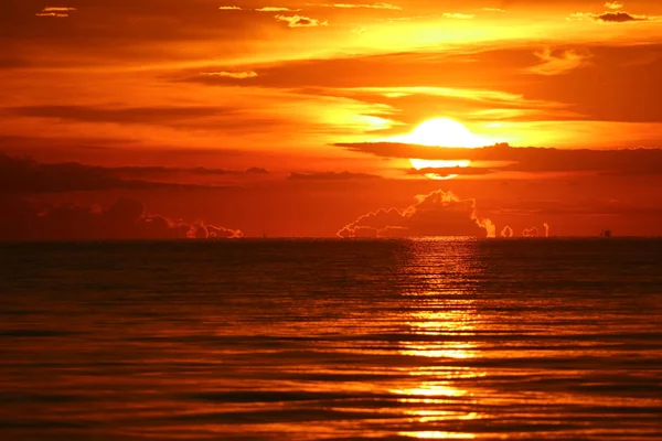 Úsvit Slunce Ranní Obloze Silueta Barevný Mrak — Stock fotografie