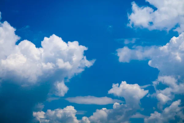 Verwischen Weißen Haufen Wolken Sonnenschein Blauem Himmel Weichen Wolkenhintergrund — Stockfoto