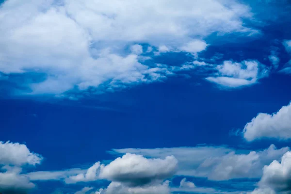 Borrão Branco Heap Nuvem Sol Verão Azul Céu Macio Nuvem — Fotografia de Stock