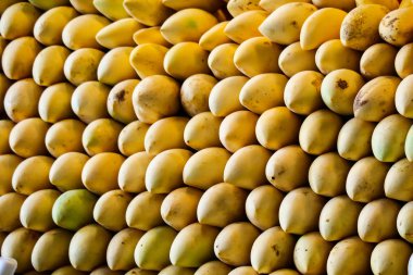 büyük mango arka sokak gıda ve taze meyve